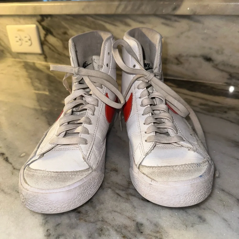 Nike Youth Size‎ 4.5 High-Top Sneakers